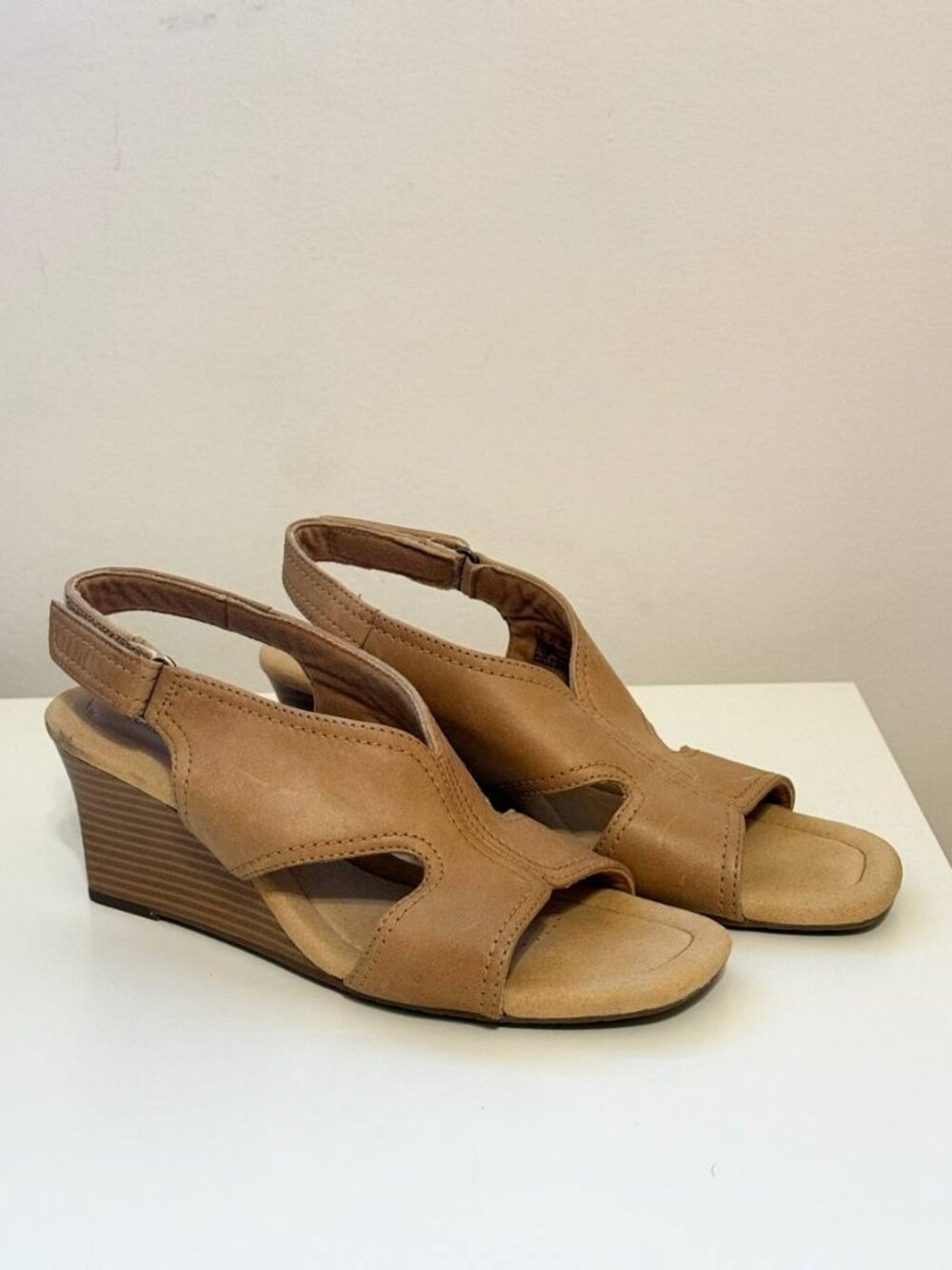 Clarks Kyarra Aster Wedge Sandal - Light Tan Leather